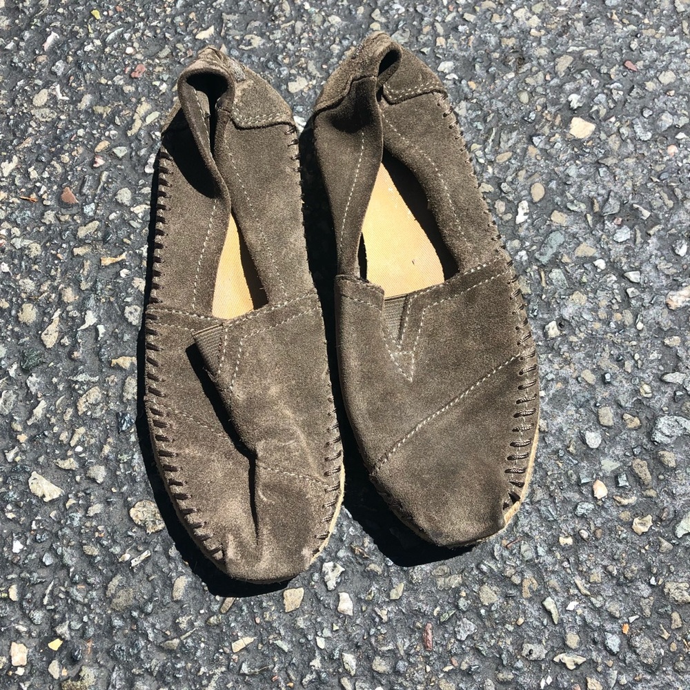 Suede Toms, women’s 5.5 like new!
